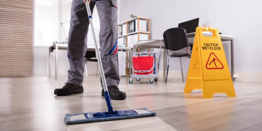 Këshilla për pastrimin e zyrës pasi riktheheni në vendin e punës